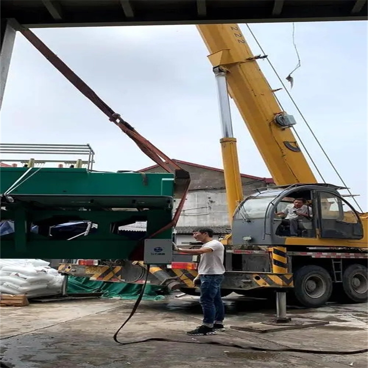 来凤注意大型吊车出租使用以及应该怎样正确维护