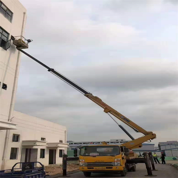 来凤吊车可以用吊笼吊人作业吗